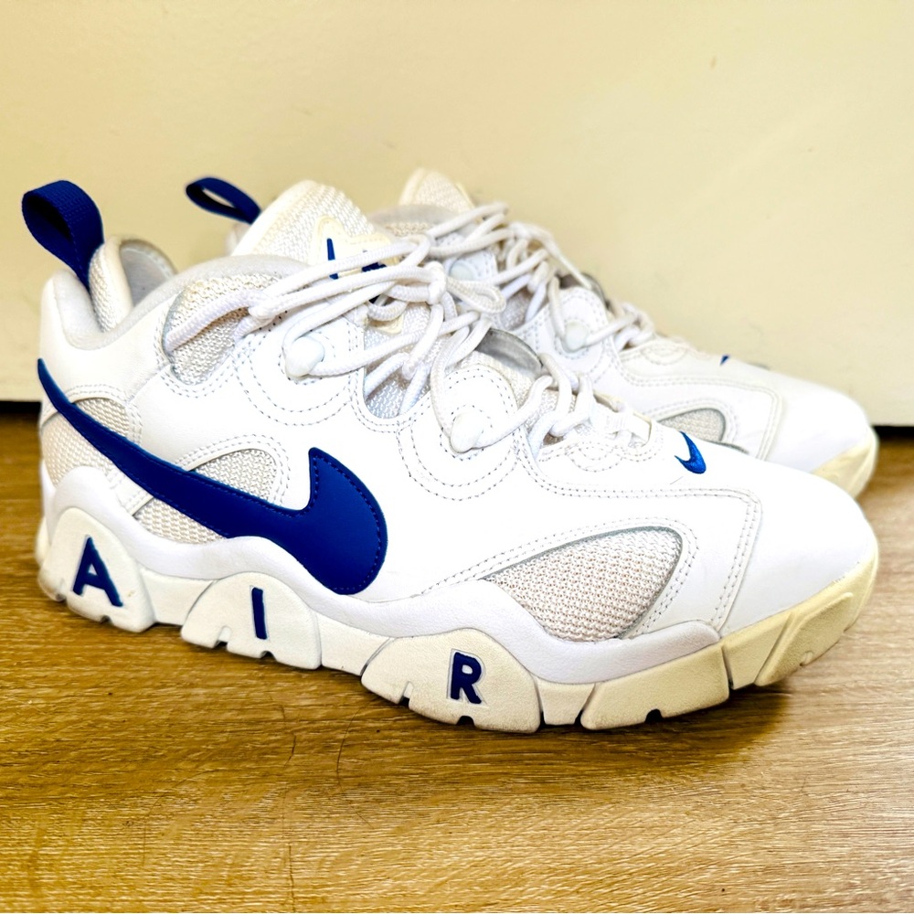 Mens 9.5 Nike Shoes 2020 Air Barrage Low 'White Blue

Is great condition